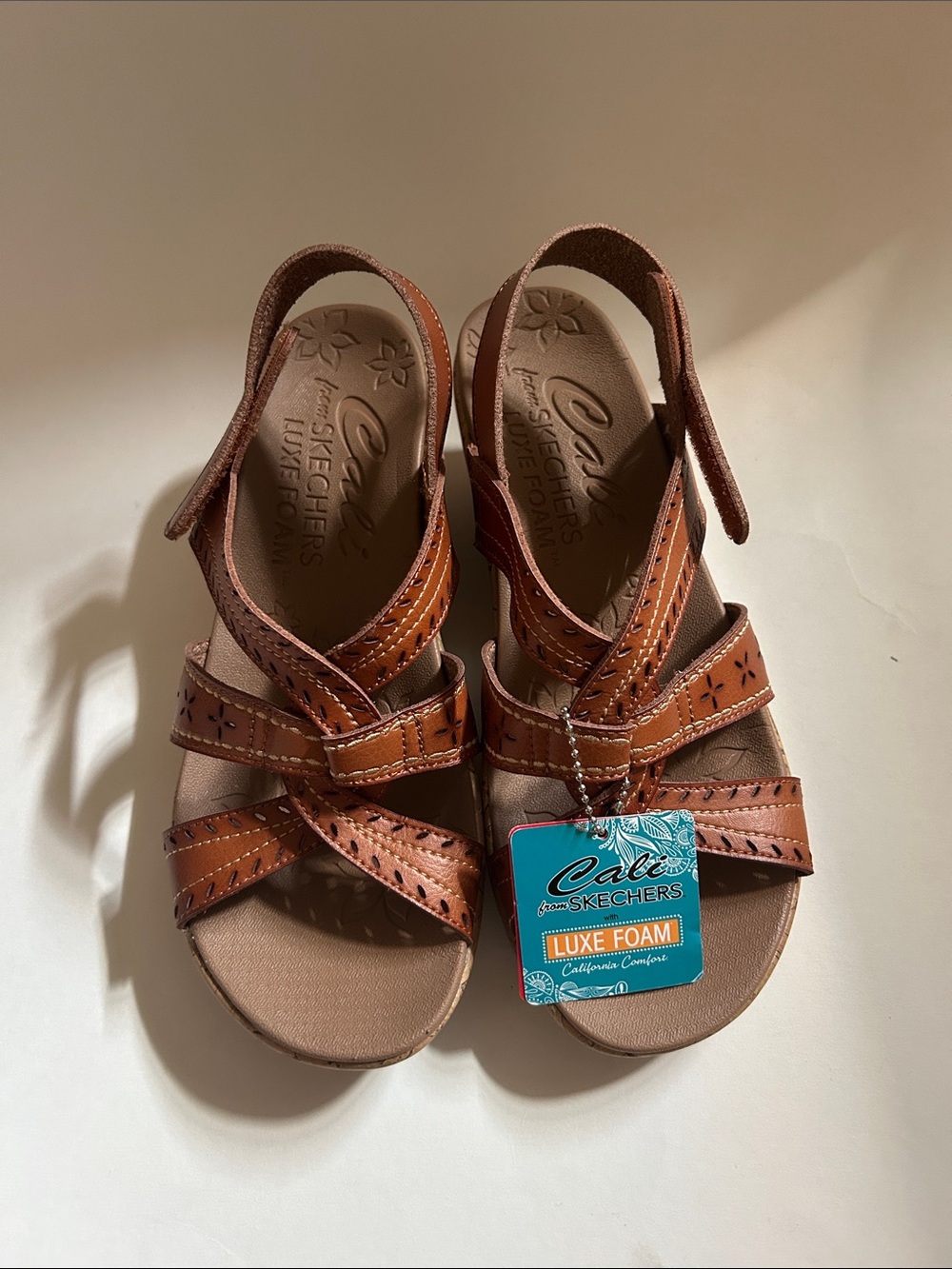 Skechers Brown Strappy Women’s Sandals with Luxe Foam Insoles SZ 7.5 WIDE